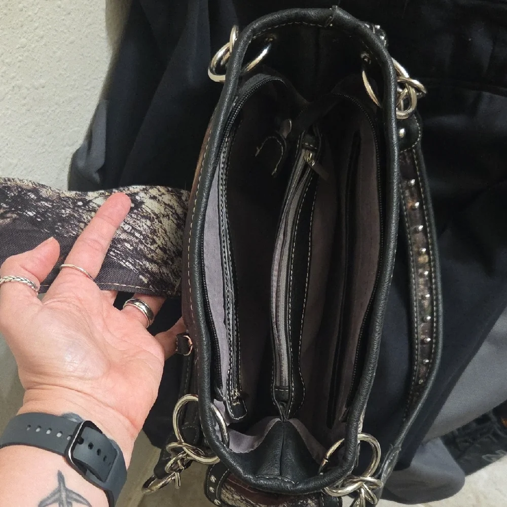 Montana West Conceal Carry Camouflage Purse - Picture 3 of 4